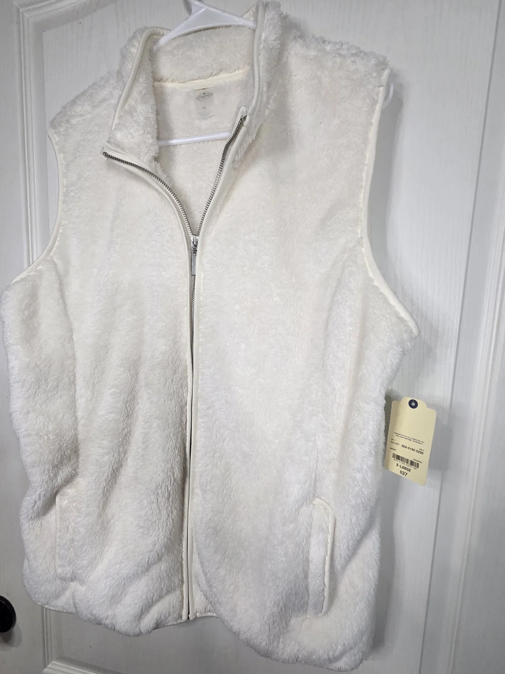 St. John's Bay White Faux Fur Sleeveless Zip Jacket, Size XL, New - Picture 3 of 6